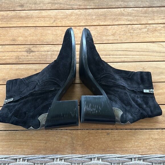 Frye Women's Flynn Short Metal Plate Suede Black Ankle Bootie 8.5 - Picture 4 of 9